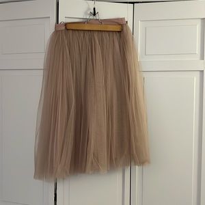 Francesca‘s tule pink midi skirt